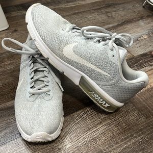Women’s Nike Air Max Sequent 2 size 8.5